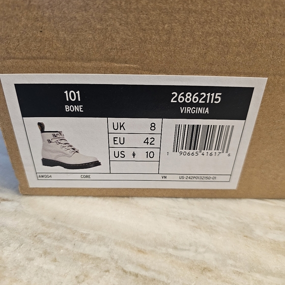 Dr Martens boots - Picture 4 of 4